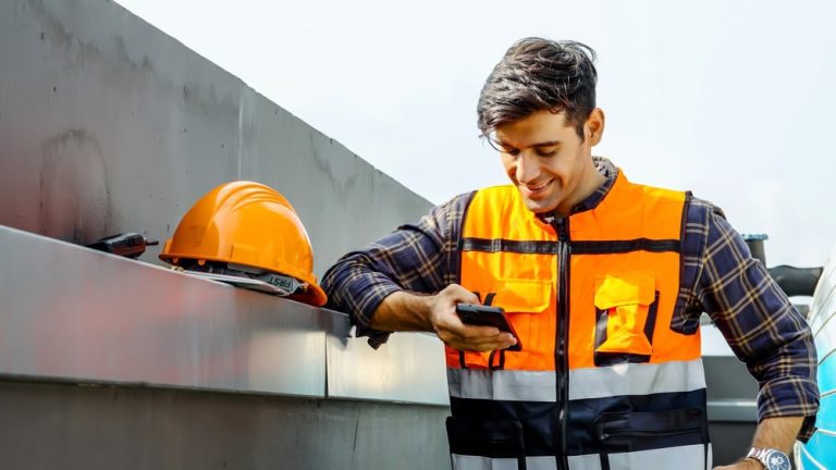 How to Use Social Media to Grow Your Contracting Business in 2025