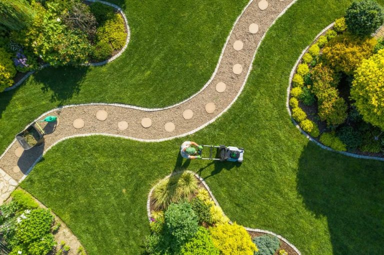 How Landscaping Contractors Move Into Larger Public Projects
